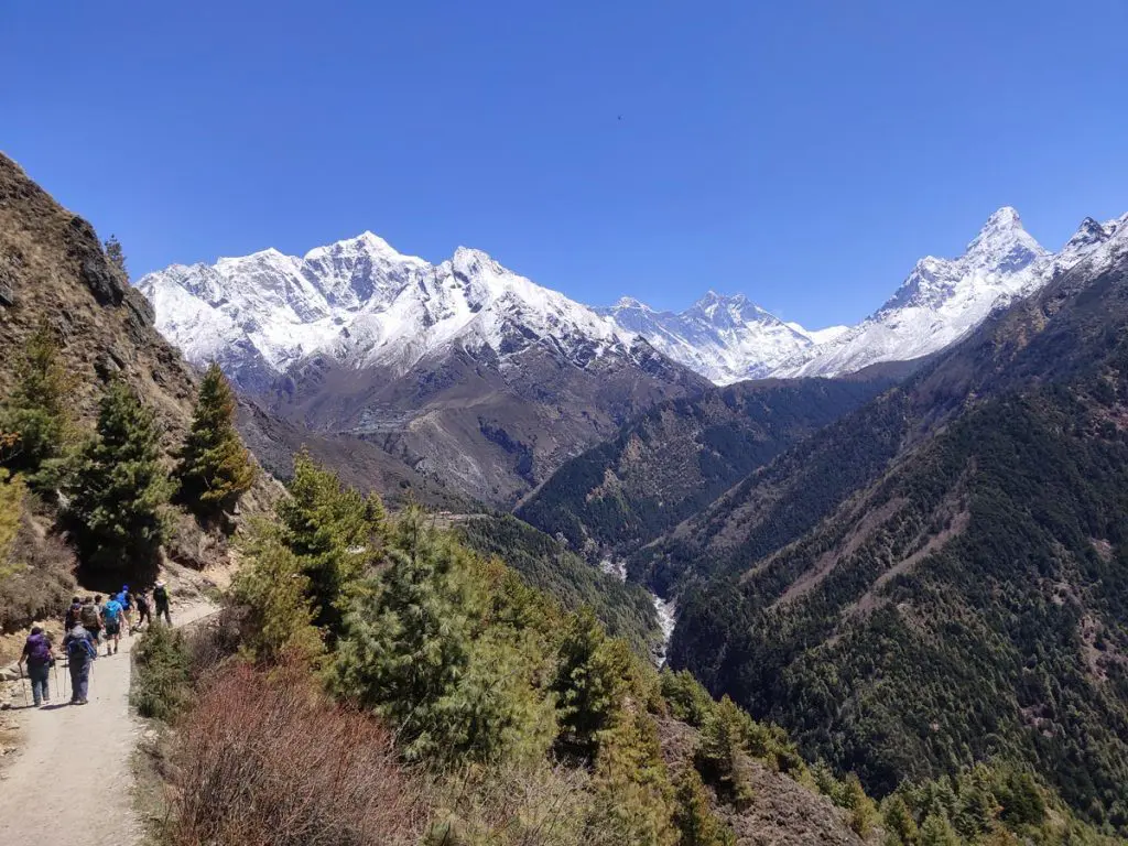 easy trekking trails in nepal