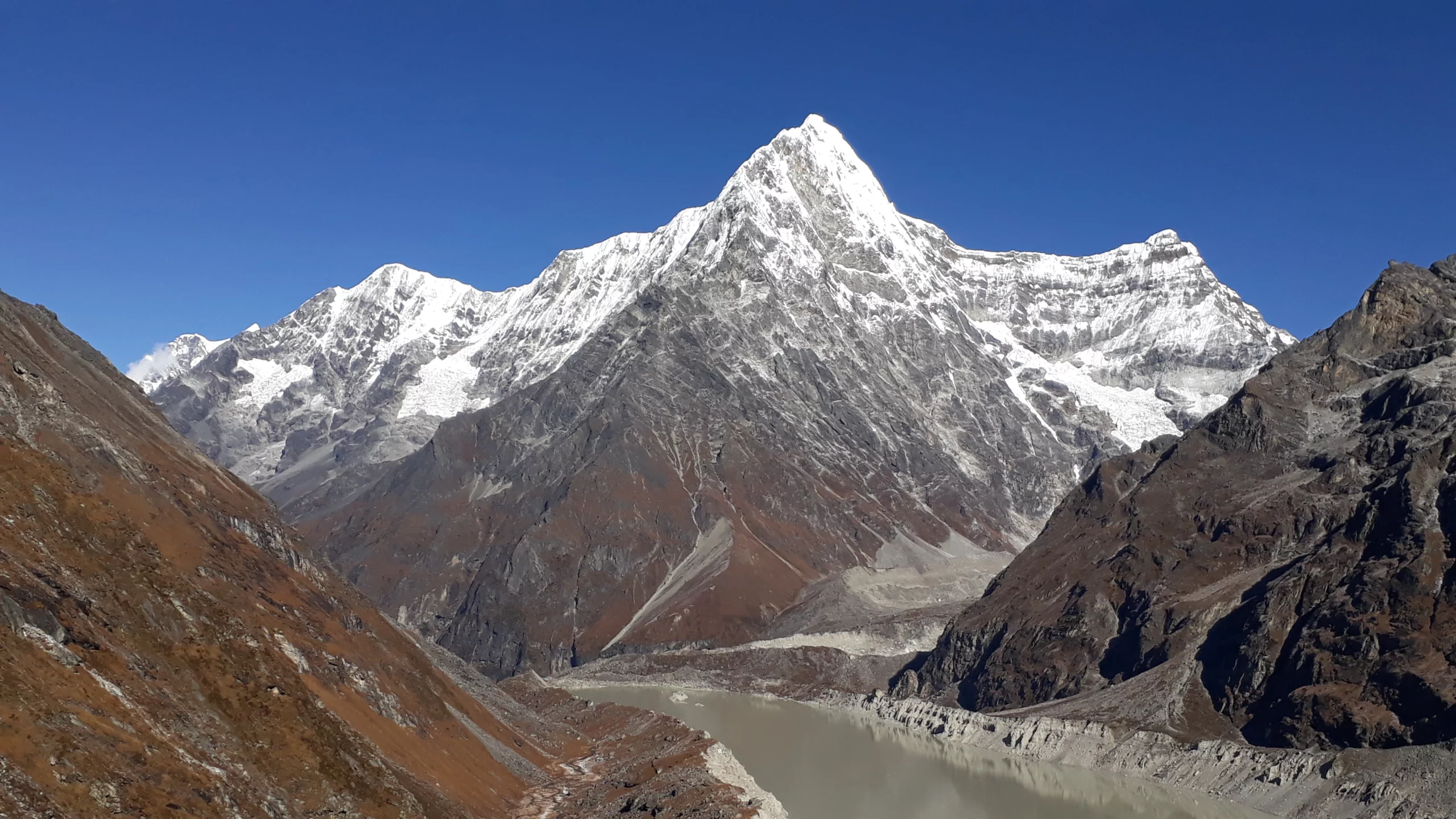 tesi lapcha pass trekking takes 18 days to complete