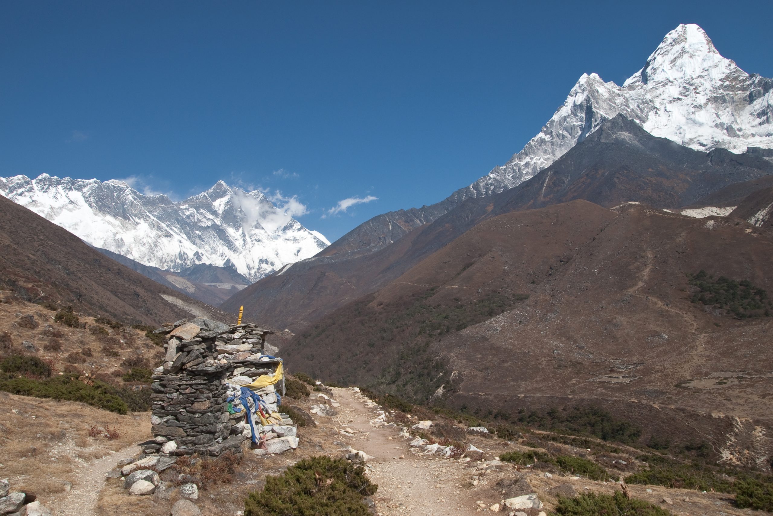 mountains with no snow is a key issue for climate change trekking in nepal