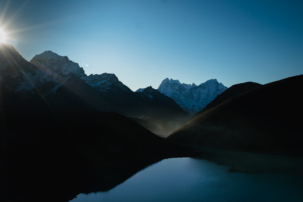 renjo la pass trek lies in the everest region