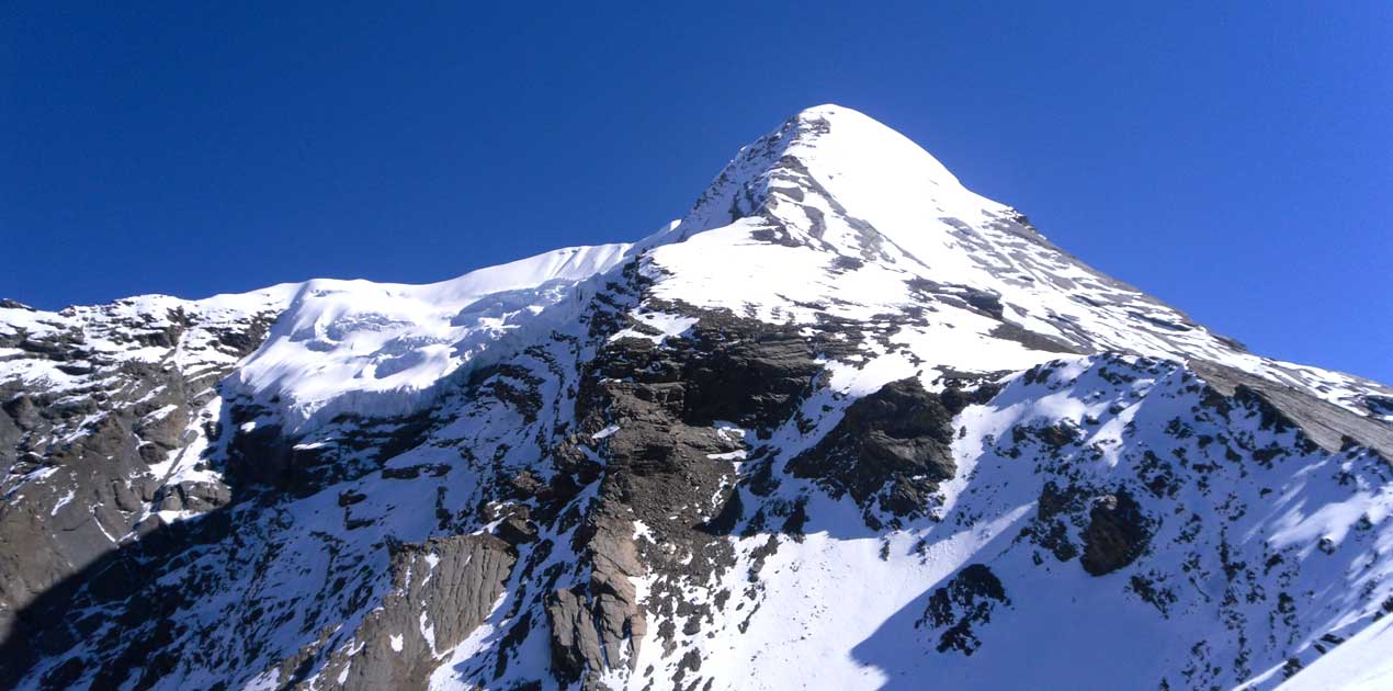 pisang peak expedition takes place at an altitude of 6091m