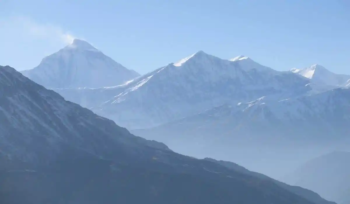 dhampus peak stands between 1500-2000m