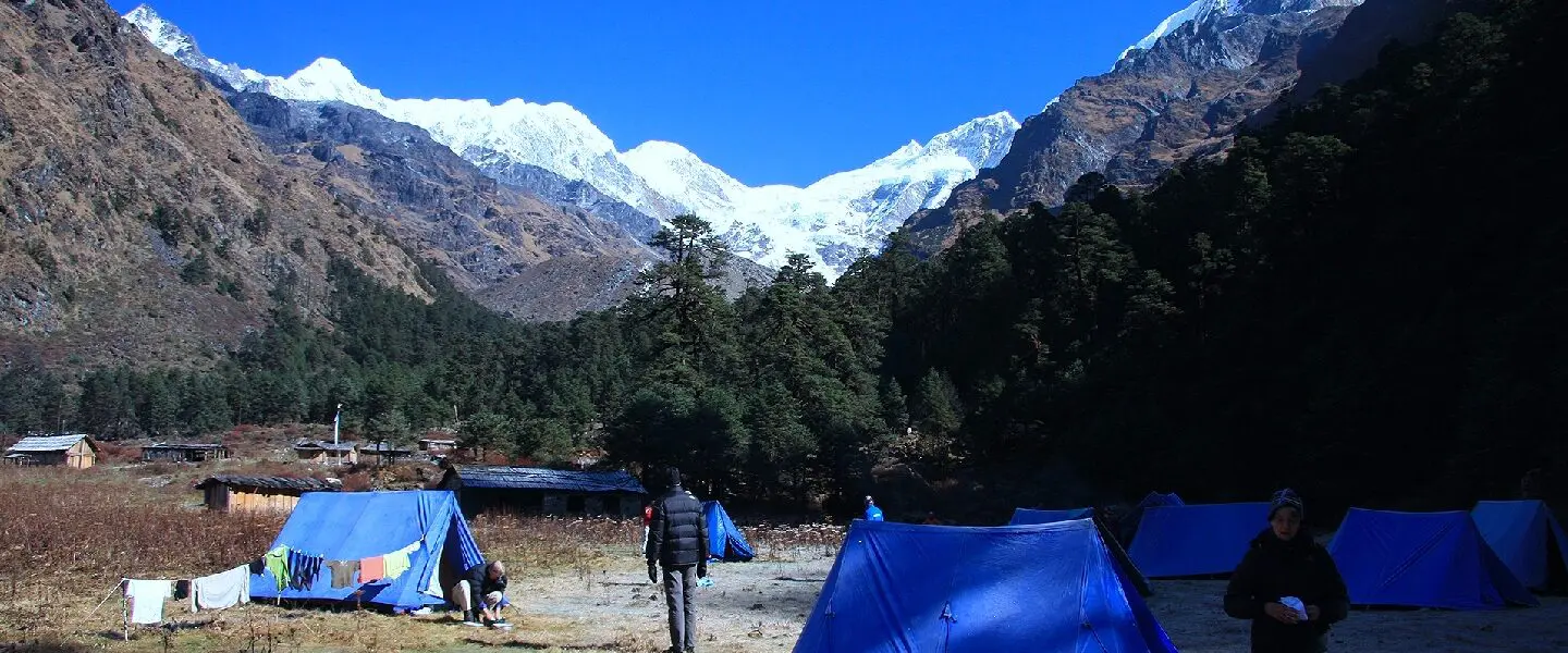 numbur cheese circuit trek is covered with peaks like Jugal, Numbur