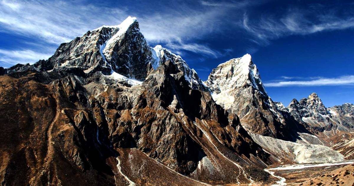 pokalde peak climbing takes place at 5806m
