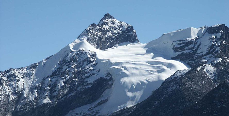 pokalde peak climbing takes more than 2 weeks to complete