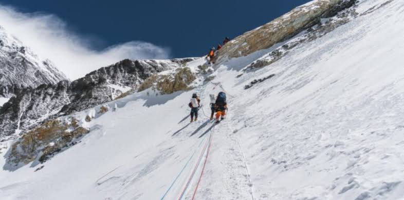 always hire an experienced agency for mountain expedition in nepal
