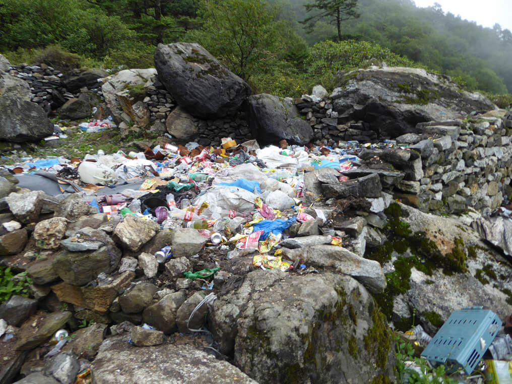 waste management during trek helps to solve everest problem